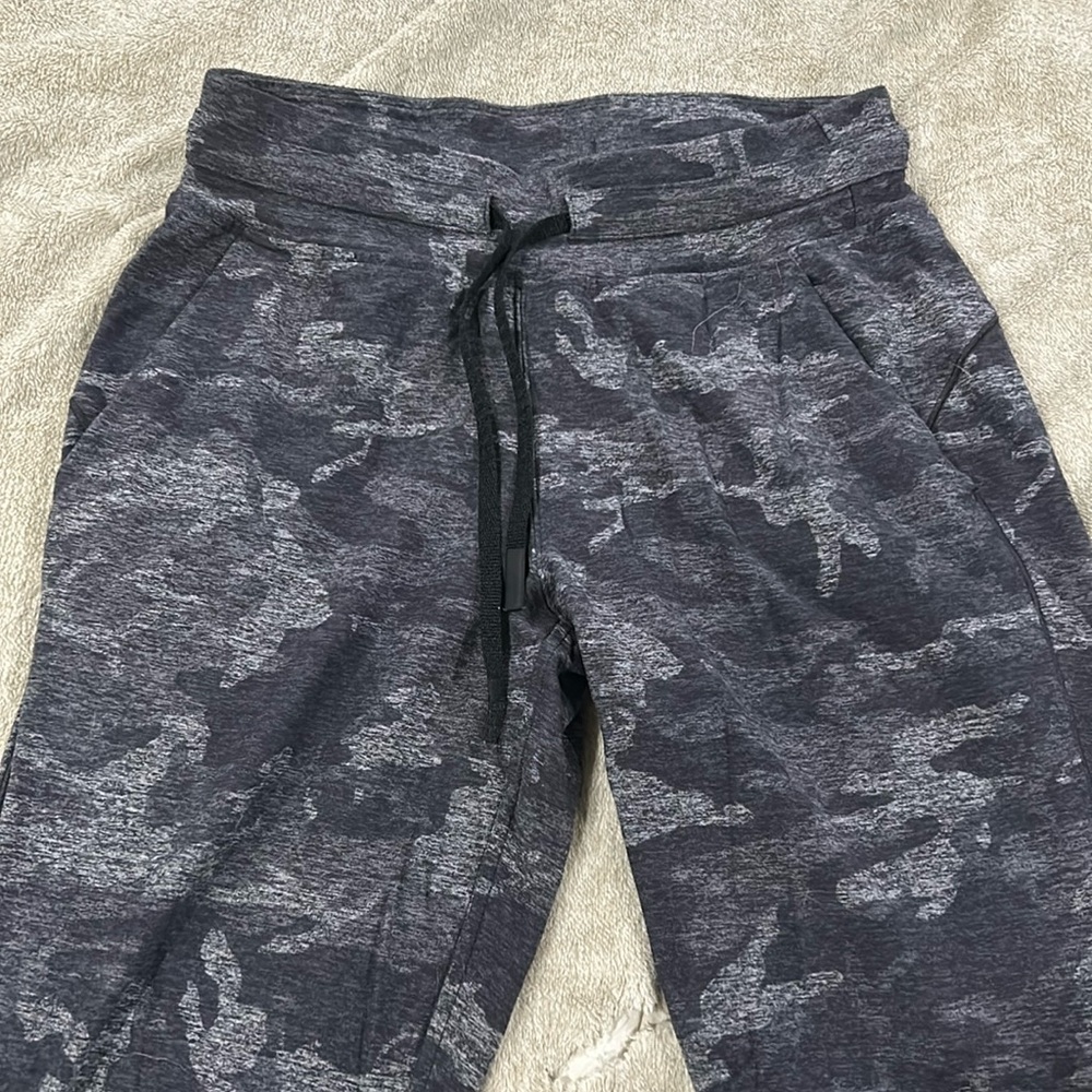 Lululemon joggers rulu camo print